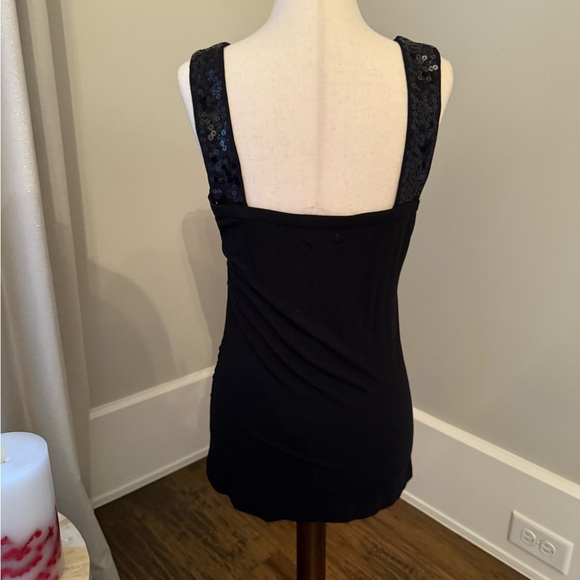 NEW W:SEQUINS! GORGEOUS SLEEVELESS BLACK SEQUINED TOP WITH SEQUINS! 😊🛍️ - Picture 4 of 7